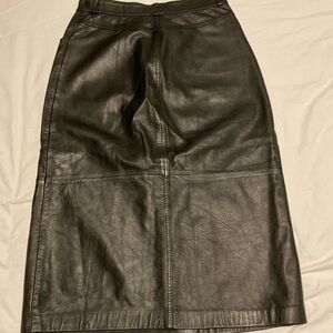 Elegant Black Leather Pencil Skirt